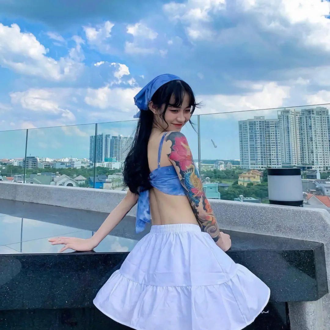 踮起脚尖靠近你